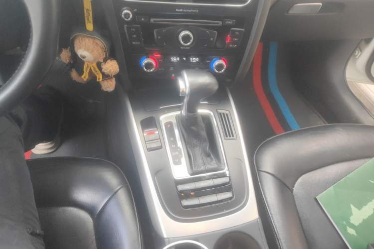 Used Audi A4L 2015 35 TFSI Automatic Standard Model Gear Lever