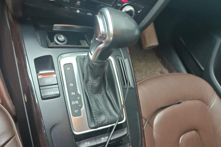 Used Audi A4L 2015 35 TFSI Automatic Comfort Model Gear Lever