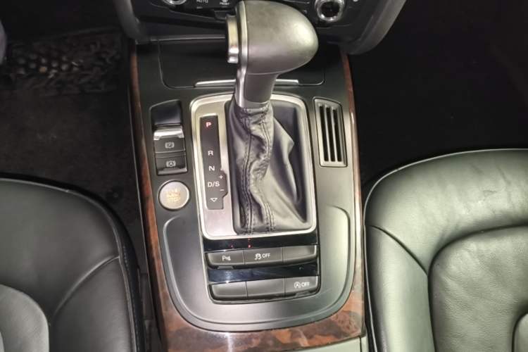 Used Audi A4L 2015 35 TFSI Automatic Comfort Model Gear Lever