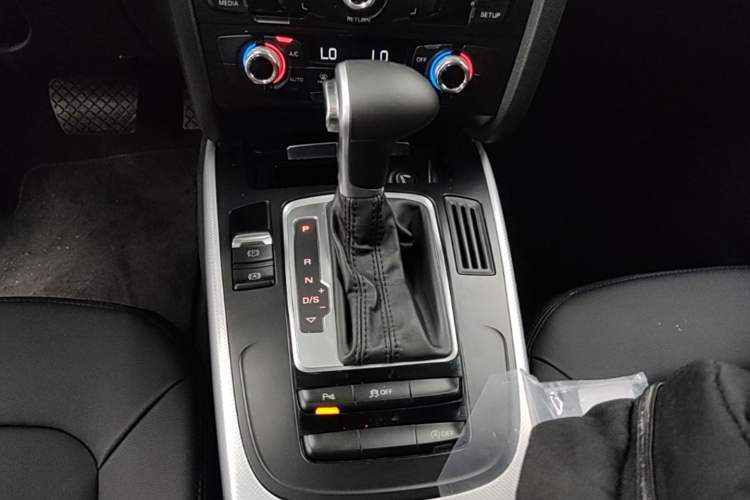 Used Audi A4L 2015 35 TFSI Automatic Standard Model Gear Lever