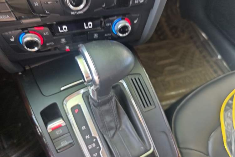 Used Audi A4L 2015 35 TFSI Automatic Comfort Model Gear Lever