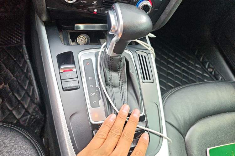 Used Audi A4L 2015 35 TFSI Automatic Standard Model Gear Lever