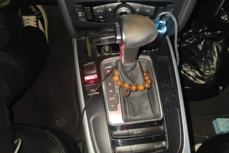Used Audi A4L 2015 30 TFSI Automatic Comfort Model Gear Lever
