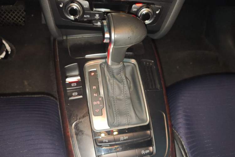 Used Audi A4L 2015 35 TFSI Automatic Comfort Model Gear Lever
