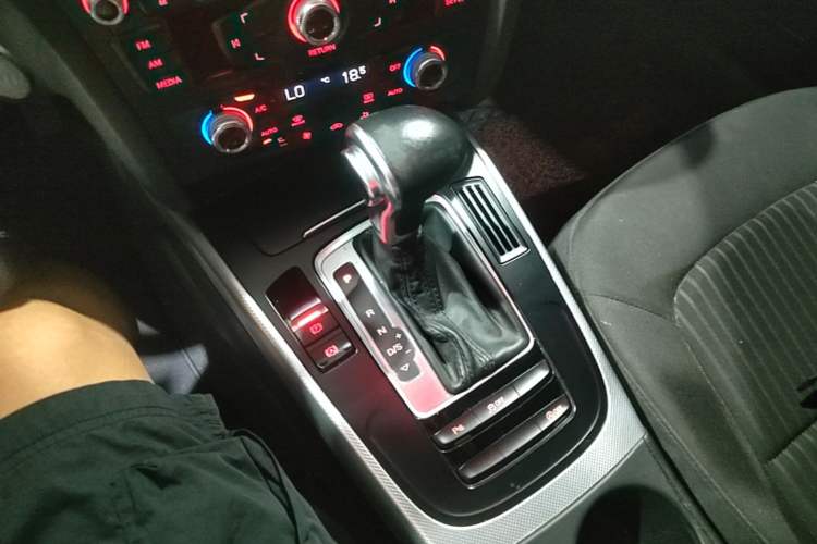 Used Audi A4L 2015 35 TFSI Automatic Standard Model Gear Lever