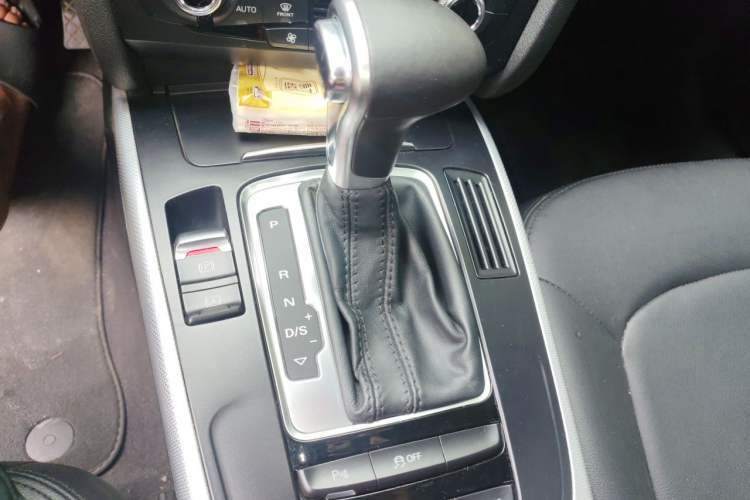 Used Audi A4L 2015 35 TFSI Automatic Standard Model Gear Lever