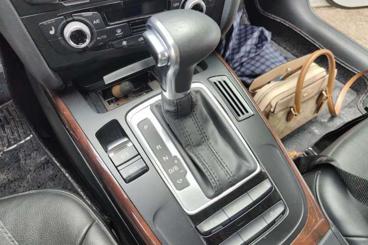Used Audi A4L 2015 35 TFSI Automatic Comfort Model Gear Lever