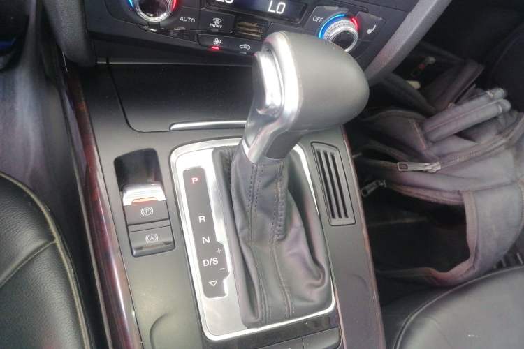 Used Audi A4L 2015 35 TFSI Automatic Comfort Model Gear Lever