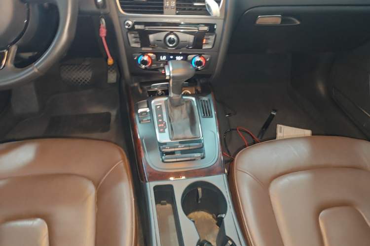Used Audi A4L 2015 35 TFSI Automatic Comfort Model Gear Lever