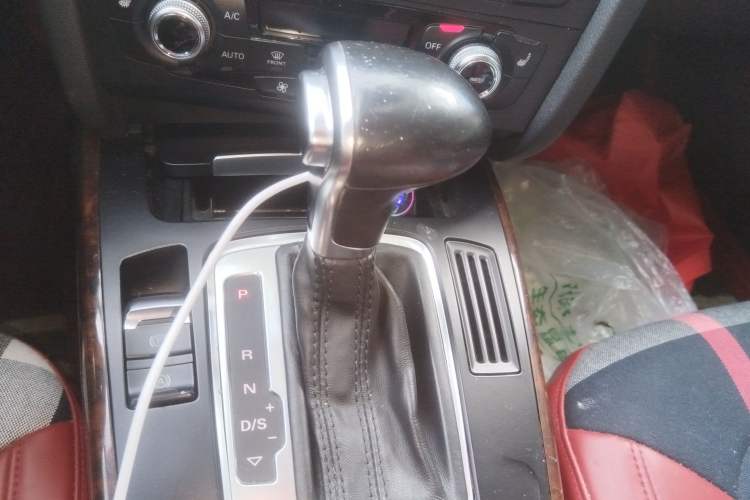Used Audi A4L 2015 35 TFSI Automatic Comfort Model Gear Lever