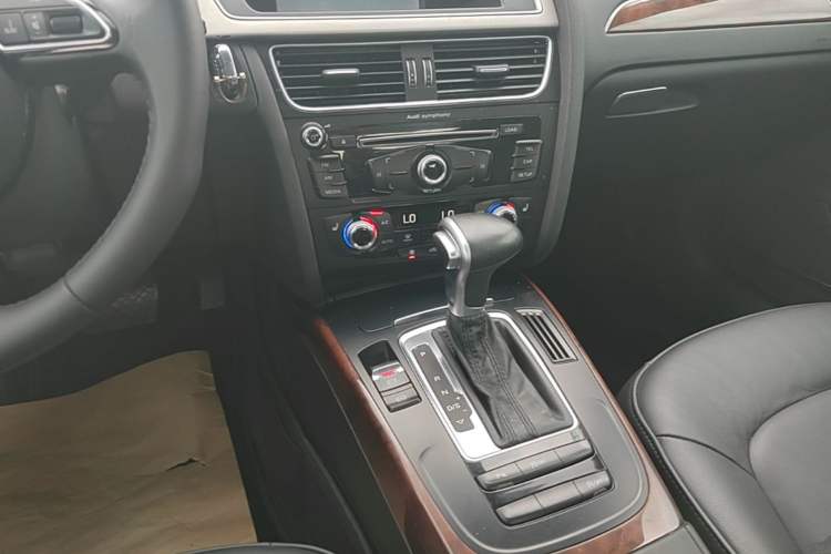 Used Audi A4L 2015 35 TFSI Automatic Comfort Model Gear Lever