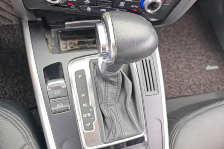 Used Audi A4L 2015 35 TFSI Automatic Standard Model Gear Lever