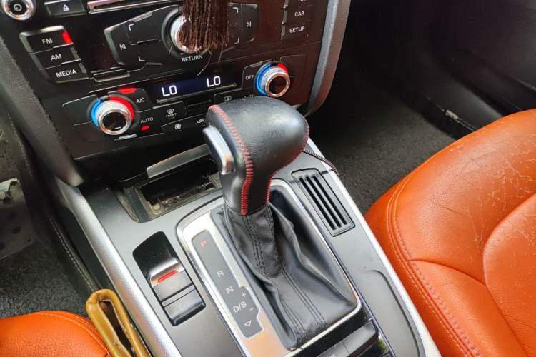 Used Audi A4L 2015 35 TFSI Automatic Standard Model Gear Lever