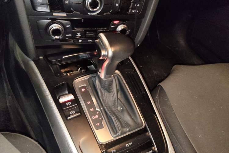 Used Audi A4L 2015 35 TFSI Automatic Standard Model Gear Lever