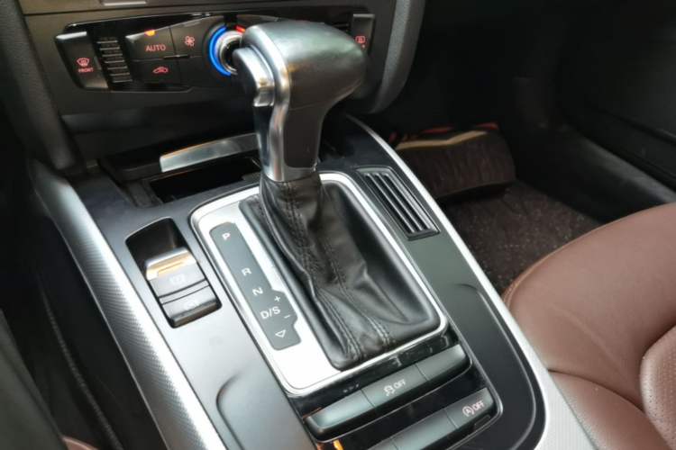 Used Audi A4L 2015 30 TFSI Automatic Comfort Model Gear Lever