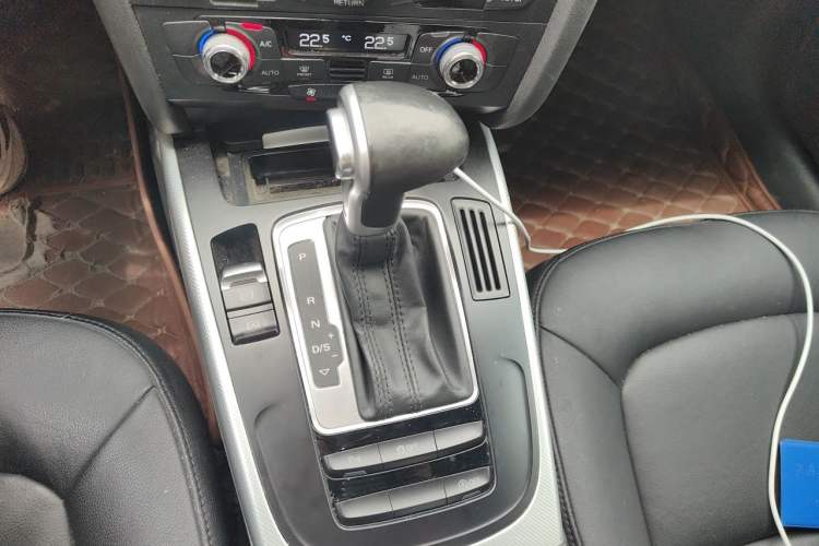 Used Audi A4L 2015 35 TFSI Automatic Standard Model Gear Lever