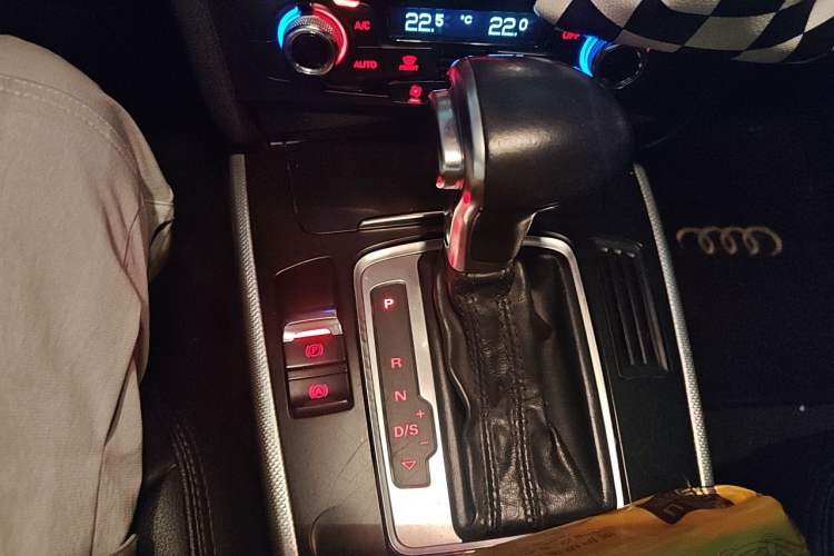 Used Audi A4L 2015 35 TFSI Automatic Standard Model Gear Lever