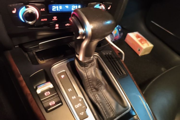 Used Audi A4L 2015 35 TFSI Automatic Comfort Model Gear Lever