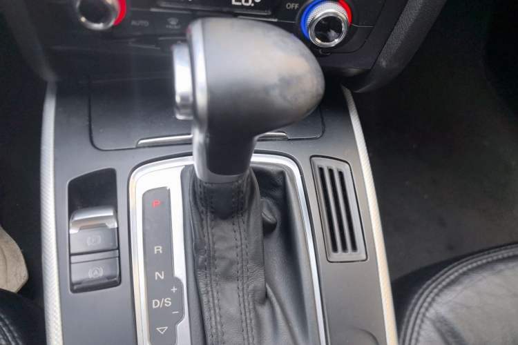 Used Audi A4L 2015 35 TFSI Automatic Standard Model Gear Lever