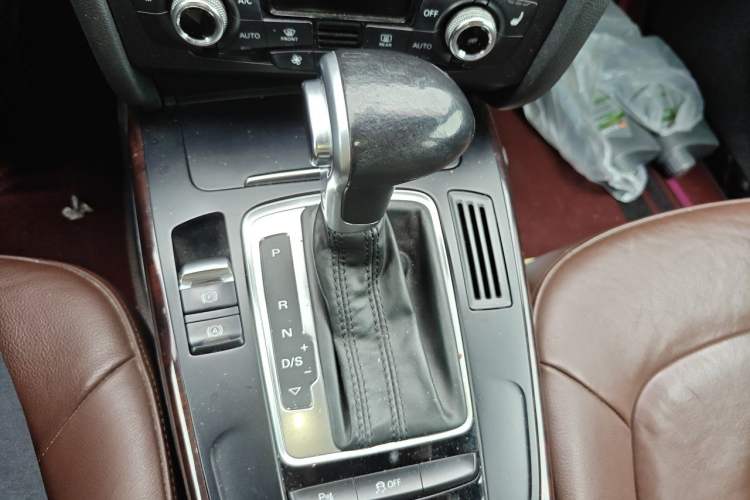 Used Audi A4L 2015 35 TFSI Automatic Comfort Model Gear Lever