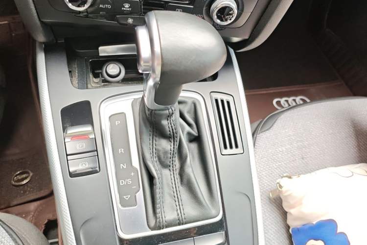 Used Audi A4L 2015 35 TFSI Automatic Standard Model Gear Lever