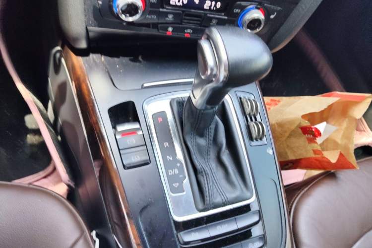 Used Audi A4L 2015 35 TFSI Automatic Comfort Model Gear Lever