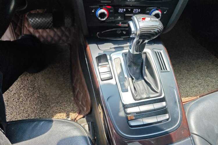 Used Audi A4L 2015 35 TFSI Millionth Anniversary Comfort Edition Gear Lever