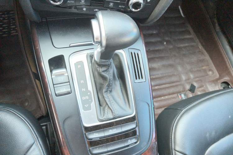 Used Audi A4L 2015 35 TFSI Automatic Comfort Model Gear Lever
