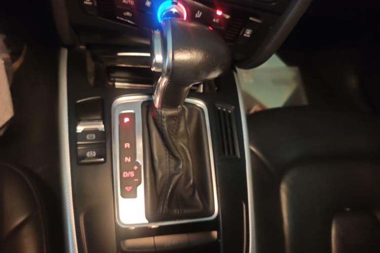 Used Audi A4L 2015 30 TFSI Automatic Comfort Model Gear Lever