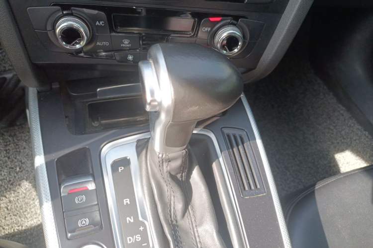 Used Audi A4L 2015 35 TFSI Automatic Standard Model Gear Lever