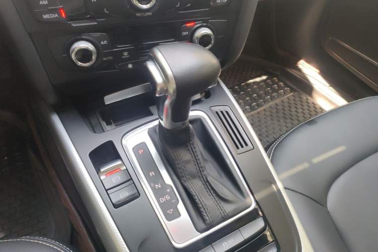 Used Audi A4L 2015 35 TFSI Automatic Standard Model Gear Lever