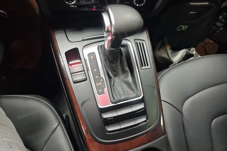 Used Audi A4L 2015 35 TFSI Automatic Comfort Model Gear Lever