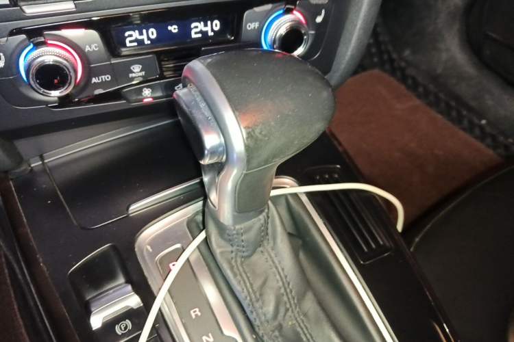 Used Audi A4L 2015 35 TFSI Automatic Comfort Model Gear Lever