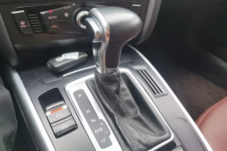 Used Audi A4L 2015 30 TFSI Automatic Comfort Model Gear Lever
