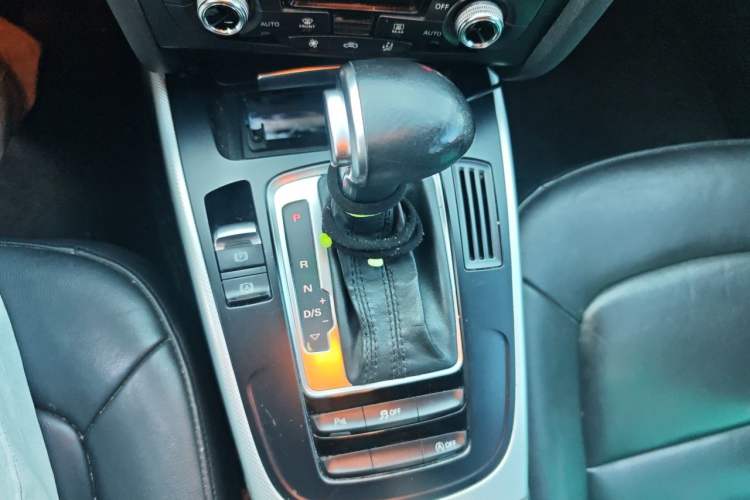 Used Audi A4L 2015 35 TFSI Automatic Standard Model Gear Lever