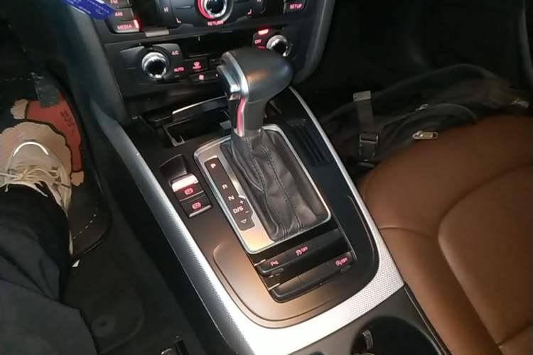 Used Audi A4L 2015 35 TFSI Automatic Standard Model Gear Lever