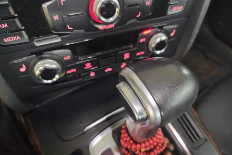 Used Audi A4L 2015 35 TFSI Automatic Comfort Model Gear Lever