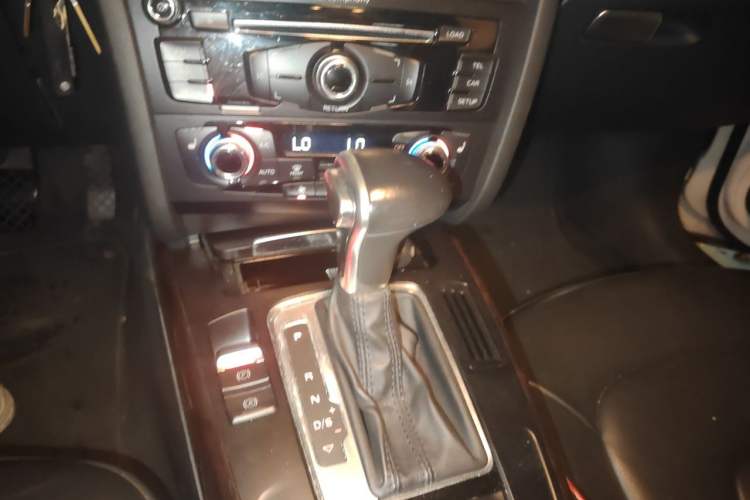 Used Audi A4L 2015 35 TFSI Automatic Comfort Model Gear Lever