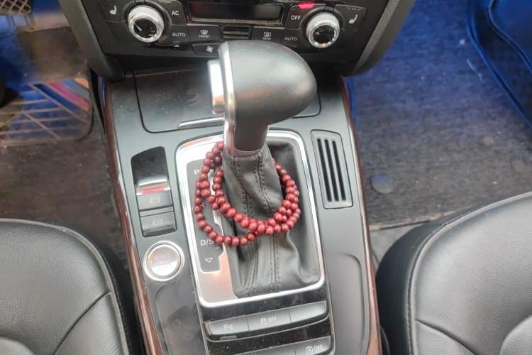 Used Audi A4L 2015 35 TFSI Automatic Comfort Model Gear Lever