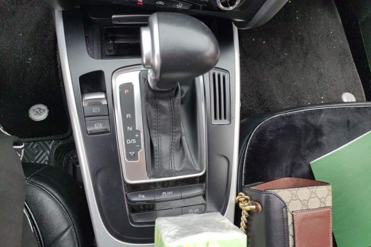 Used Audi A4L 2015 35 TFSI Automatic Comfort Model Gear Lever
