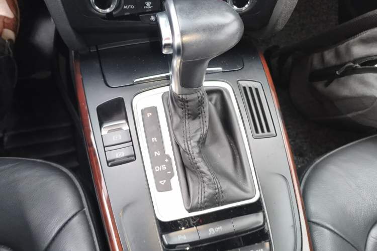 Used Audi A4L 2015 35 TFSI Automatic Comfort Model Gear Lever