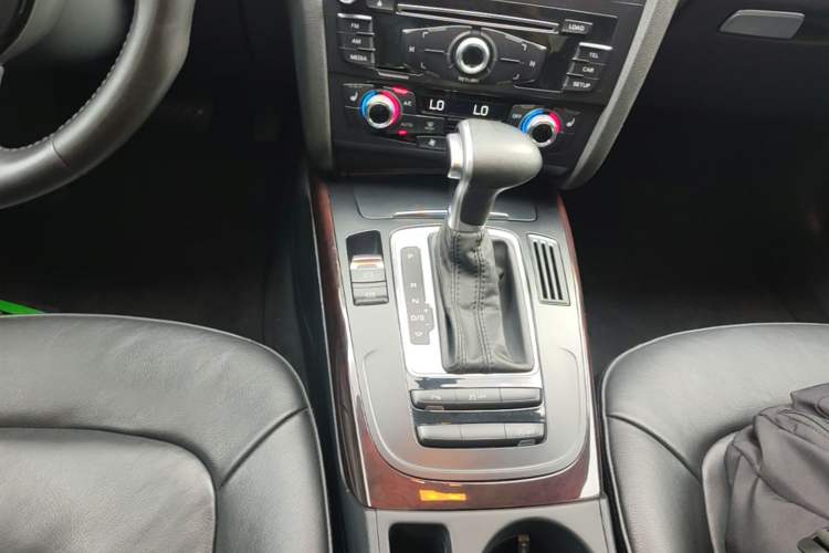 Used Audi A4L 2015 35 TFSI Automatic Comfort Model Gear Lever