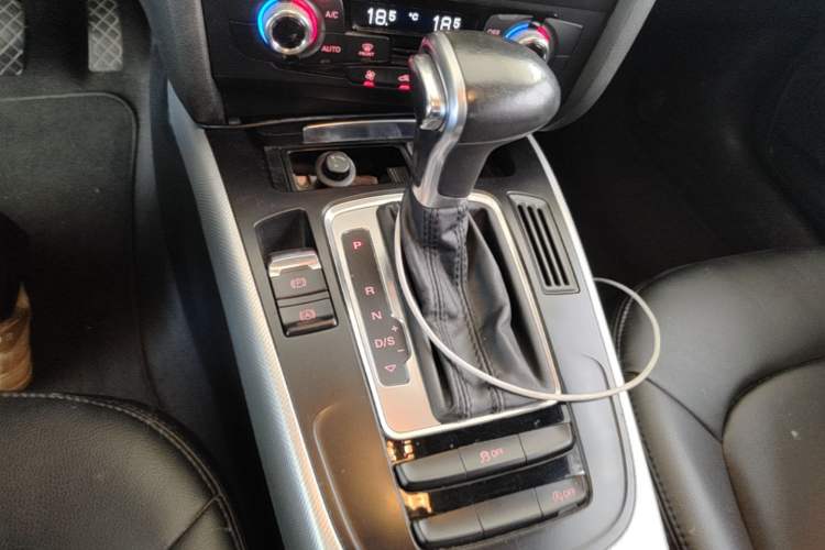 Used Audi A4L 2015 30 TFSI Automatic Comfort Model Gear Lever