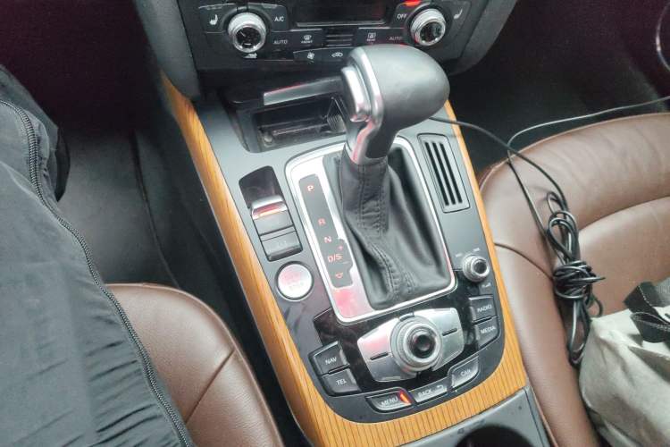 Used Audi A4L 2015 35 TFSI Automatic Luxury Edition Gear Lever