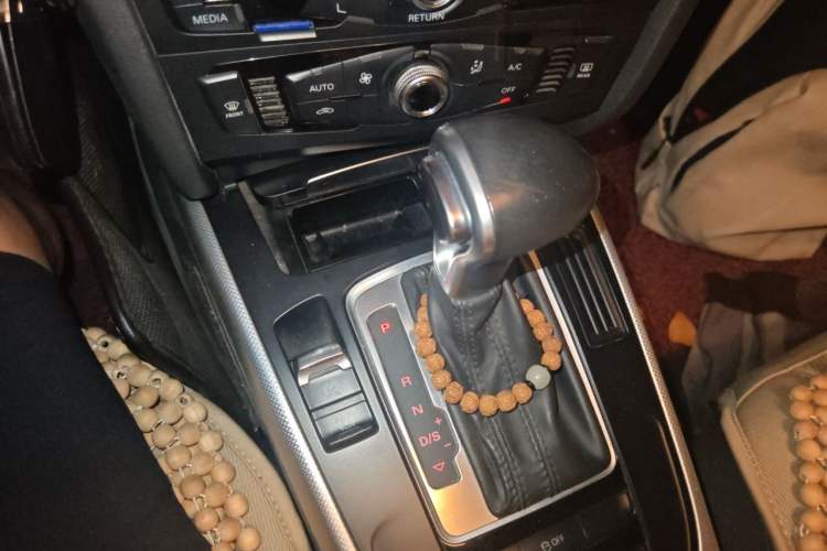 Used Audi A4L 2015 35 TFSI Automatic Standard Model Gear Lever