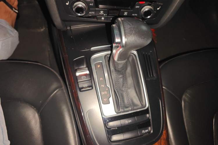 Used Audi A4L 2015 35 TFSI Automatic Comfort Model Gear Lever