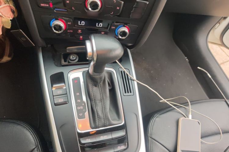 Used Audi A4L 2015 35 TFSI Automatic Standard Model Gear Lever