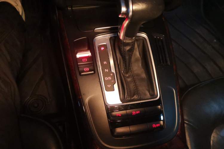 Used Audi A4L 2015 35 TFSI Automatic Comfort Model Gear Lever