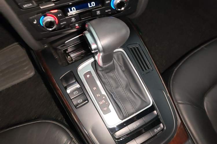 Used Audi A4L 2015 35 TFSI Automatic Comfort Model Gear Lever