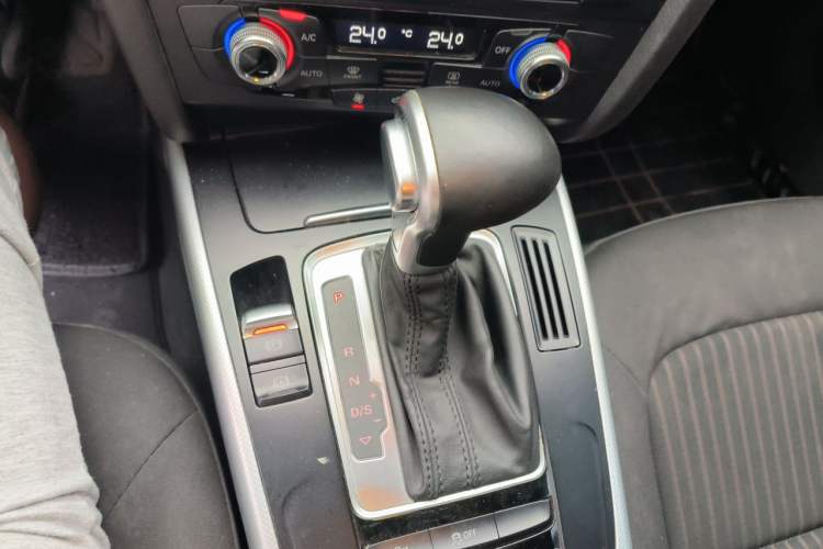Used Audi A4L 2015 35 TFSI Automatic Standard Model Gear Lever